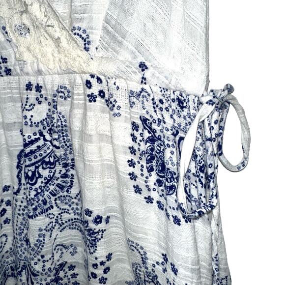 CAbi Veranda White Blue Paisley Swirl Tank Top 5223 Size Small - Picture 8 of 15